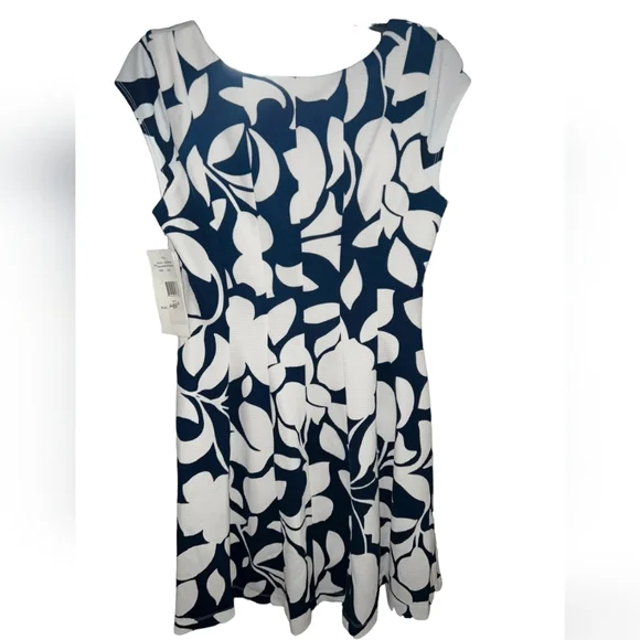 🗻- NWT Signature by Robbie Bee sz Large petite Blue & White Floral Textured… - Picture 2 of 7